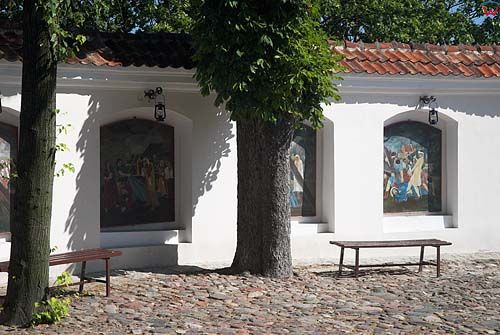 Stacje przy kościele Franciszkanów w Kazimierzu Dolnym